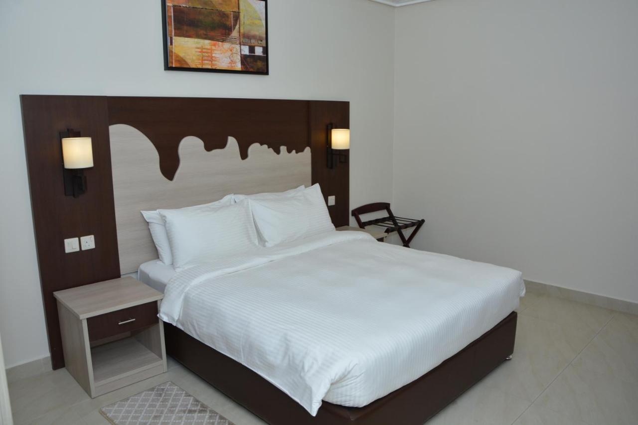 Hostel The Lofts Kuwait Fintas Kuwait City Exterior foto